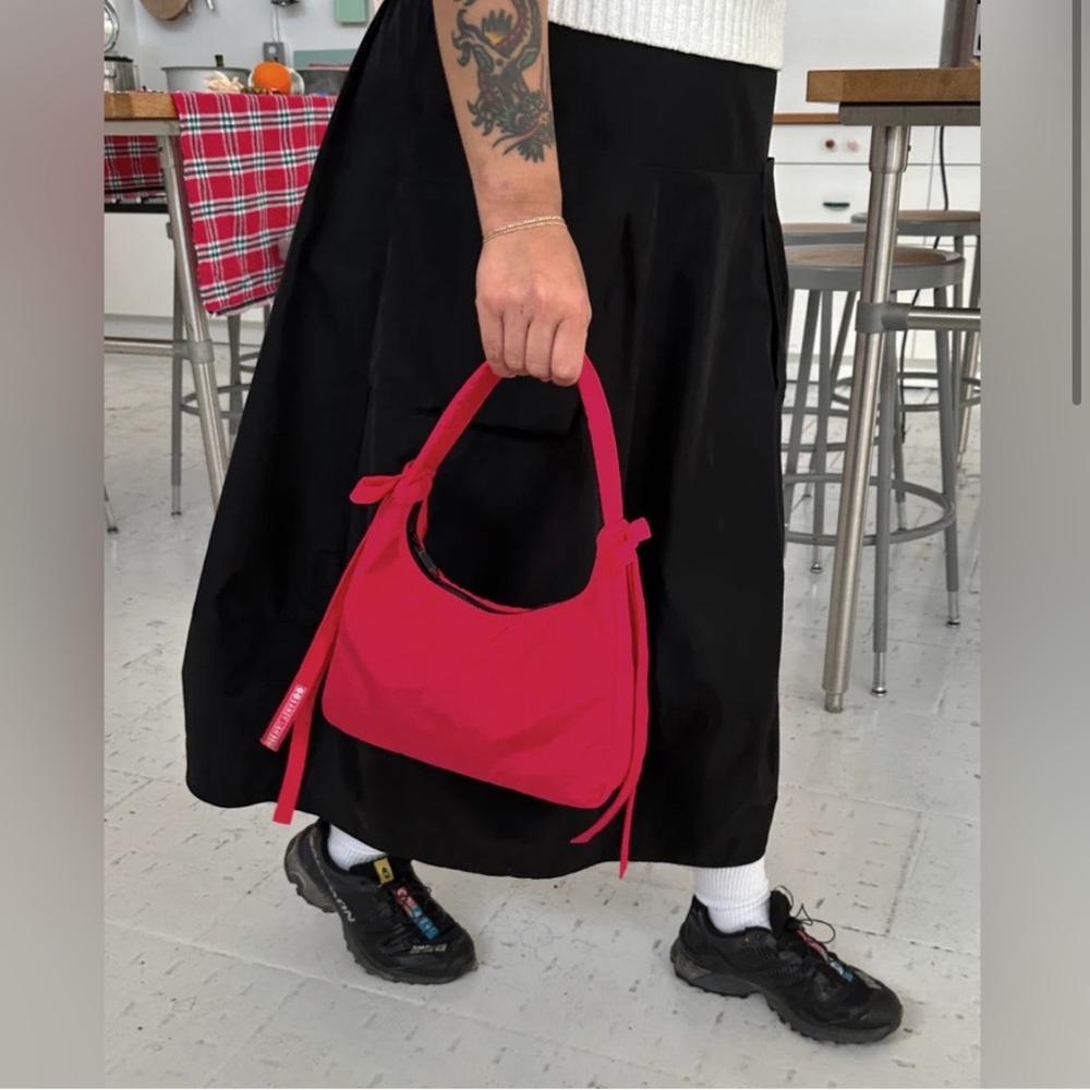 BAGGU X Sandy Liang Bow Bag Candy Apple Red - Picture 2 of 9